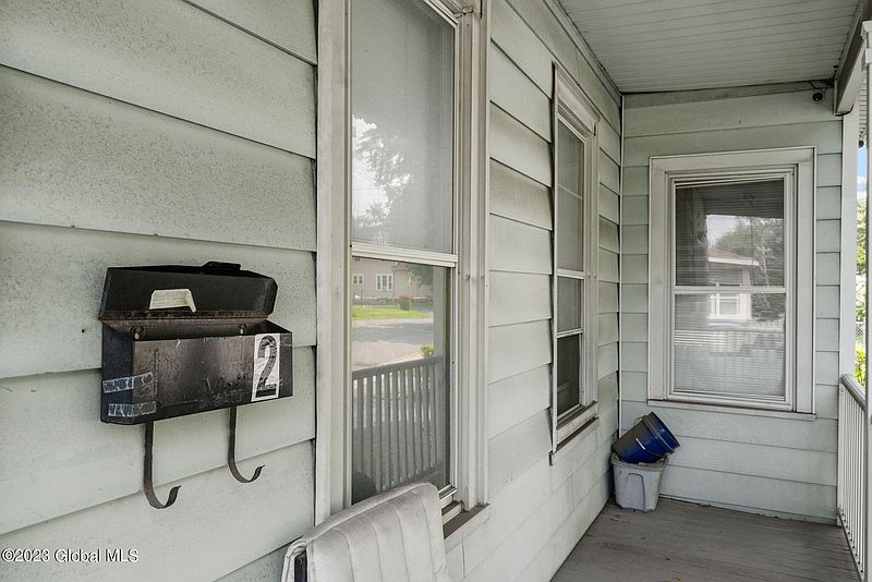 4th image of 2418 12th Avenue