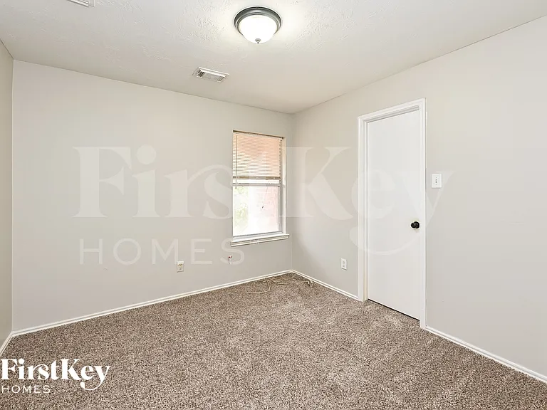 1319 Seagler Pond Ln — Photo 13