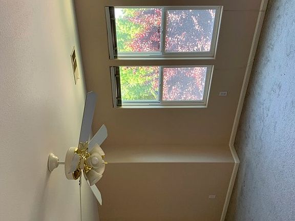 3rd image of 907 Saint Andrews Dr #907