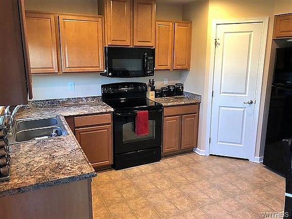 3rd image of 8 Skylark Ln
