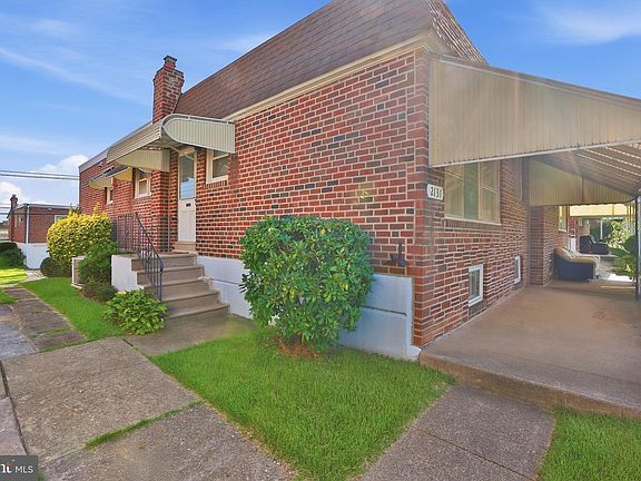 2nd image of 2131 Oakmont St