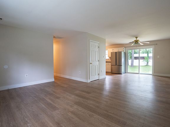 2nd image of 662 Grenada Ln