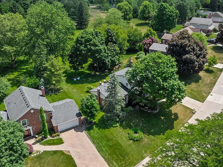16610 Old Bedford Rd — Photo 51