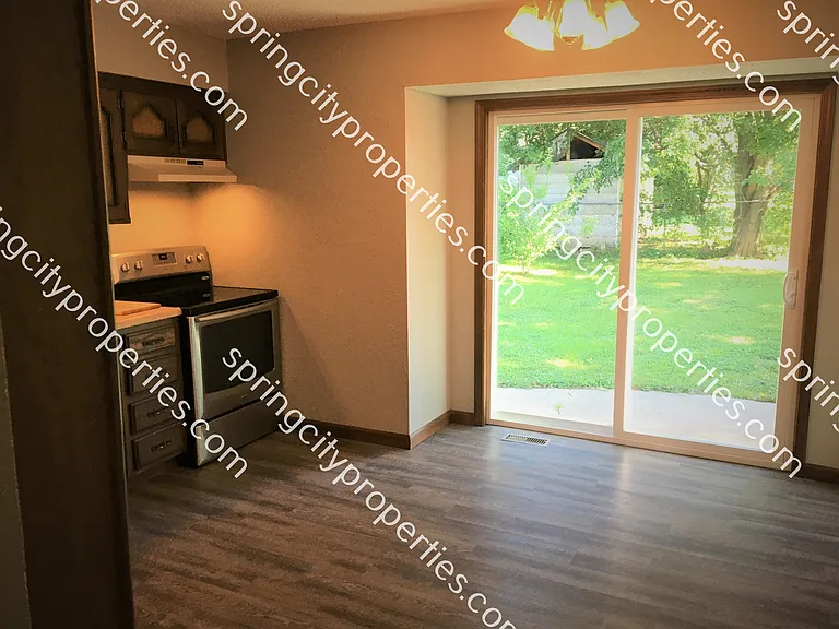 101 W Long Ln — Photo 8