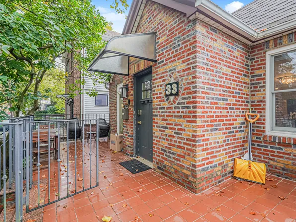 33 Manhattan Court image 4 of 32