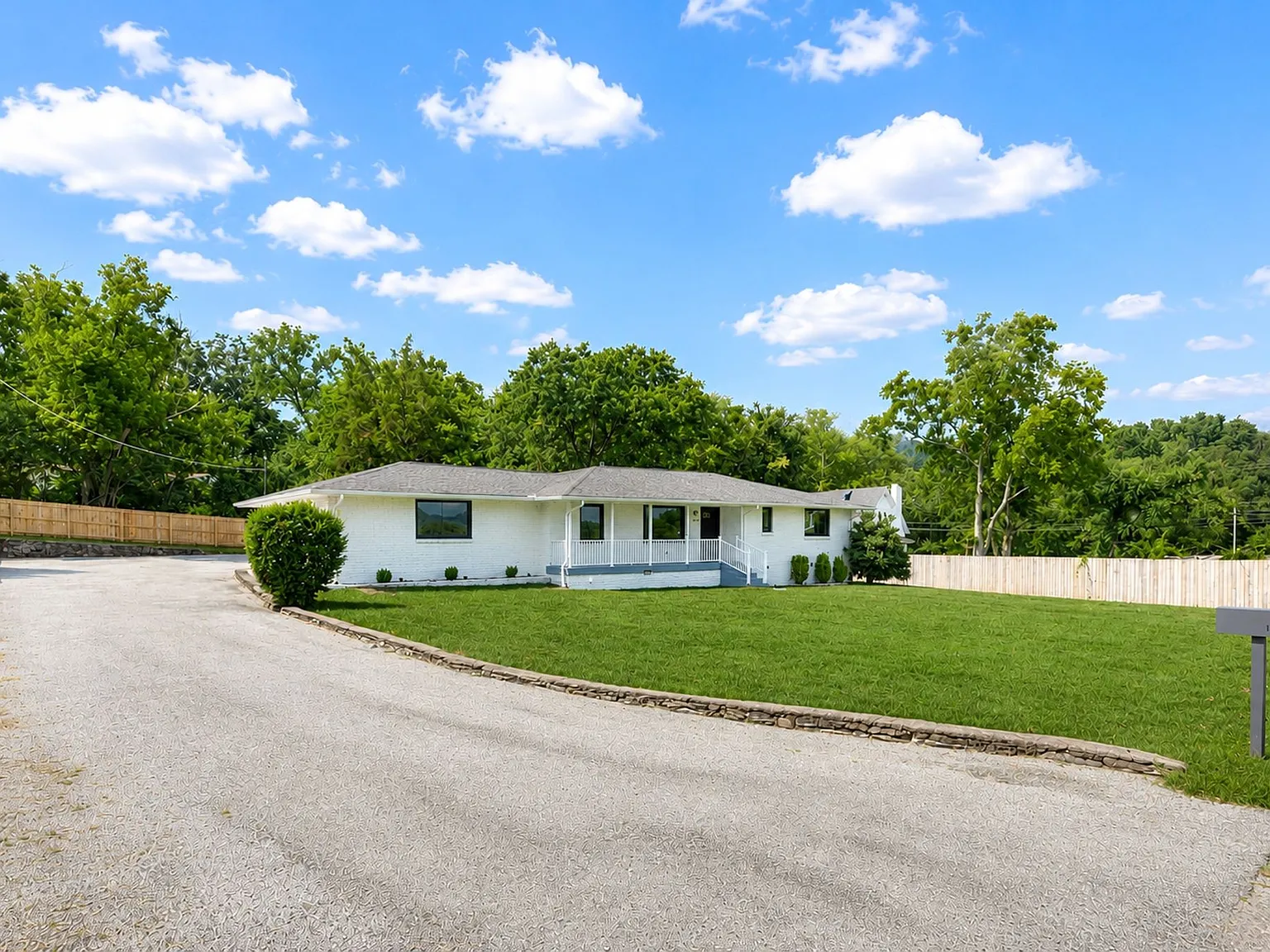 3 bed, 2.0 bath, 2191 sqft, $2,800 — Photo 3