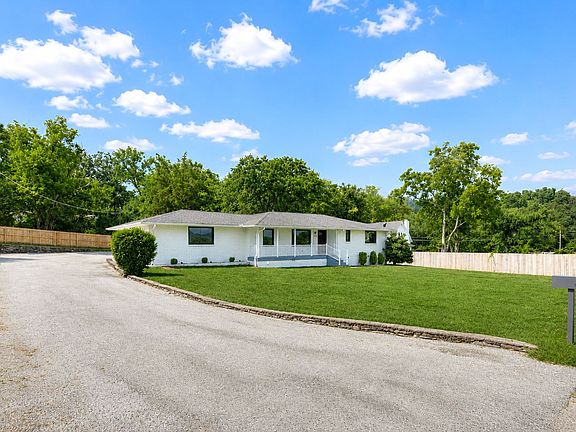 3rd image of 1205 Saint Marys Ln