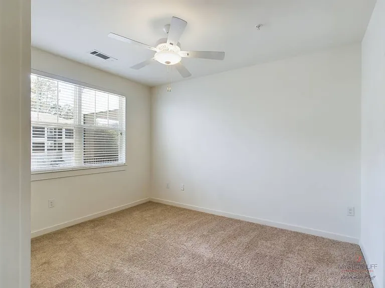Mystic Bluff Apartments — Photo 117