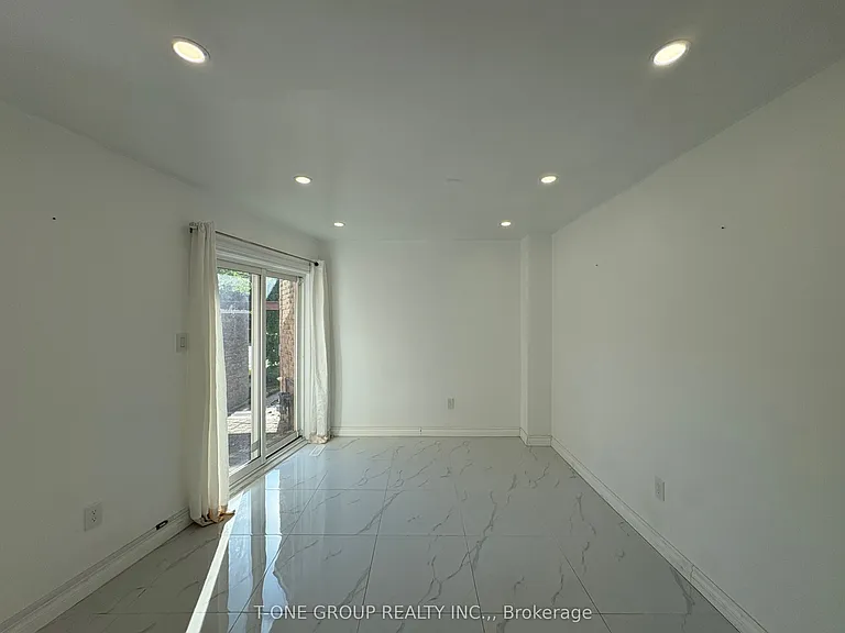 49 Ambercroft Blvd — Photo 6