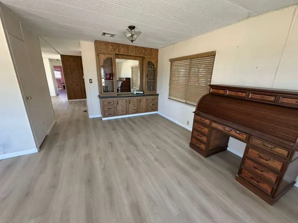 25999 W Whitesbridge Ave, Kerman, CA 93630