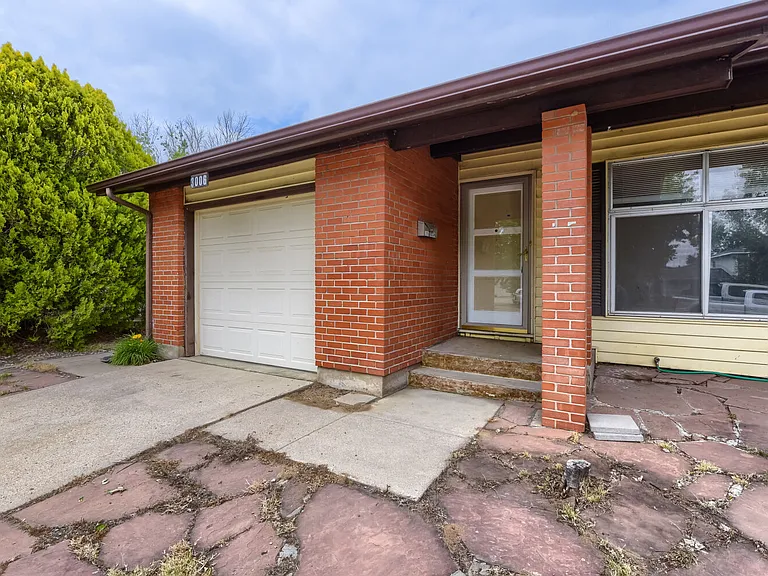 3006 Hudson St — Photo 1