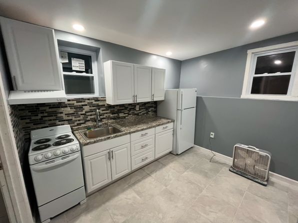 176 Southern St FLOOR 1