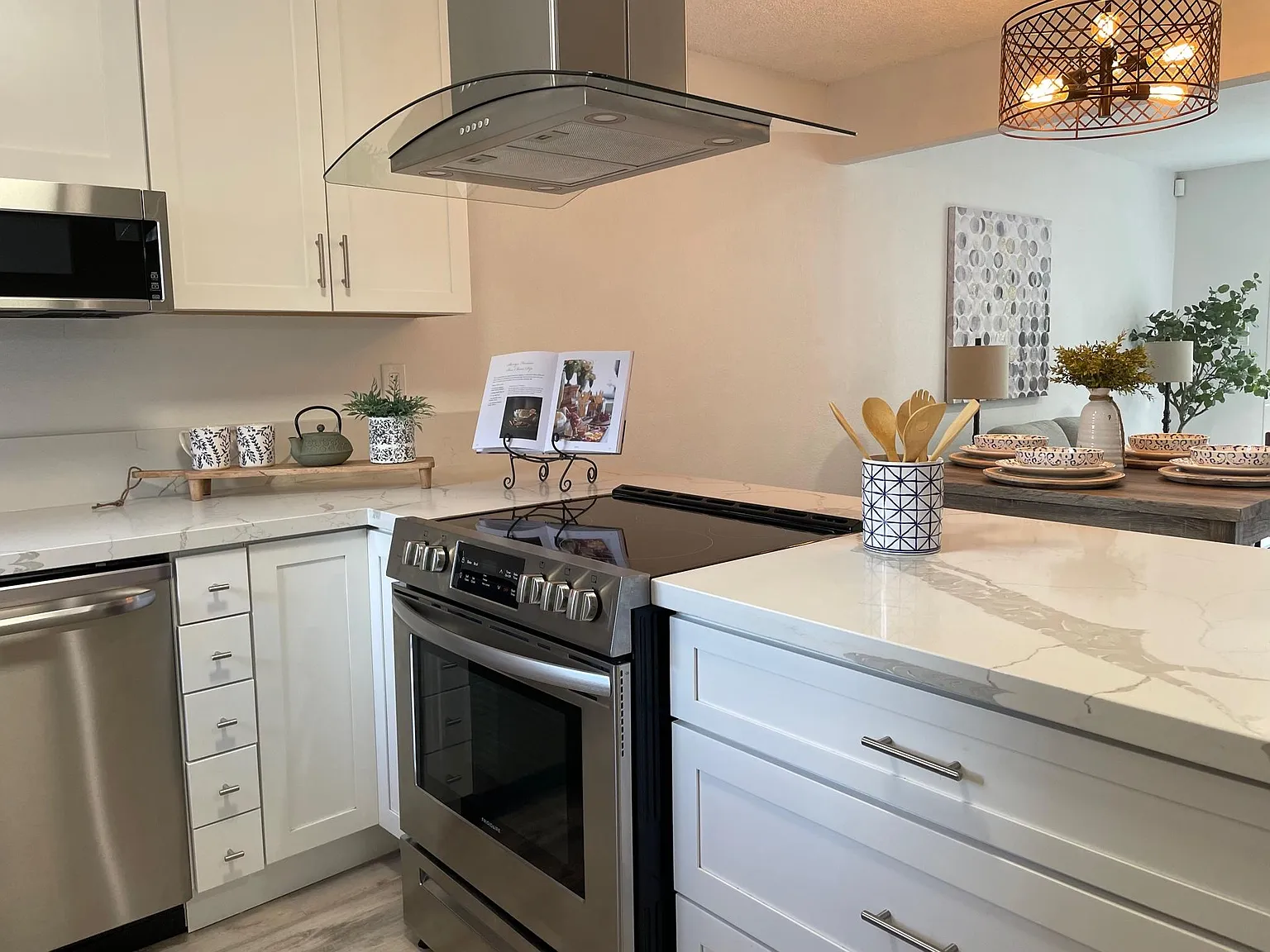 394 Ilo Ln — Photo 2
