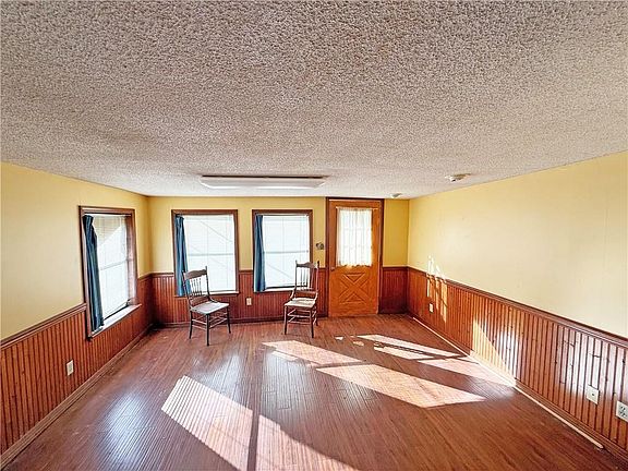 4th image of 10144 Stephen Dr