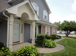 272 Wildspring Ct, Itasca, IL 60143