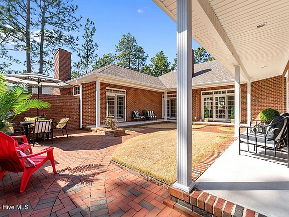 3rd image of 135 Fawnwood Drive