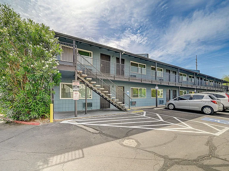 4050_Palos Verdes St-1
