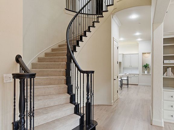 4th image of 30 Piazza Ln