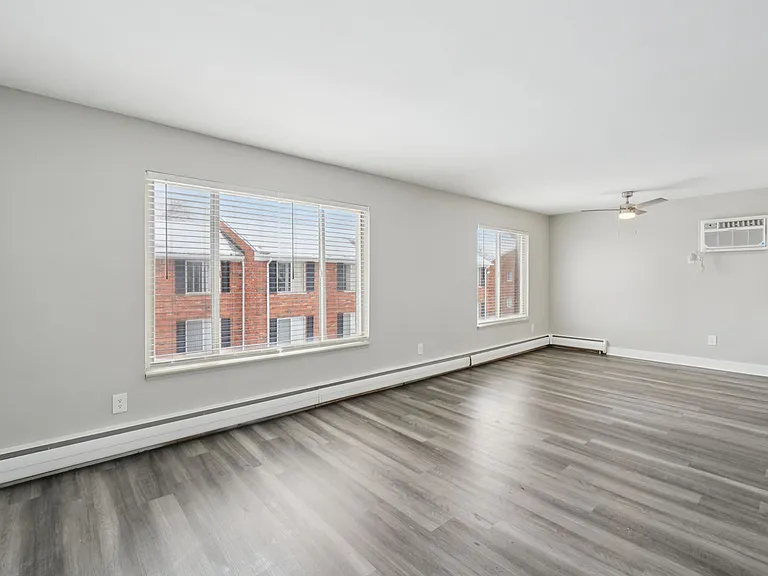 Cherry Hill Village Apartments - Dearborn Heights, MI — Photo 28