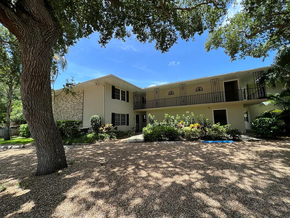 800 Coquina Ln #105