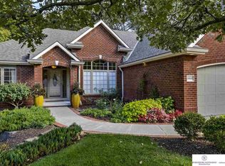 11805 Windcrest Dr, Papillion, NE 68133