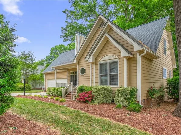 1144 Newberry Dr, Mebane, NC 27302