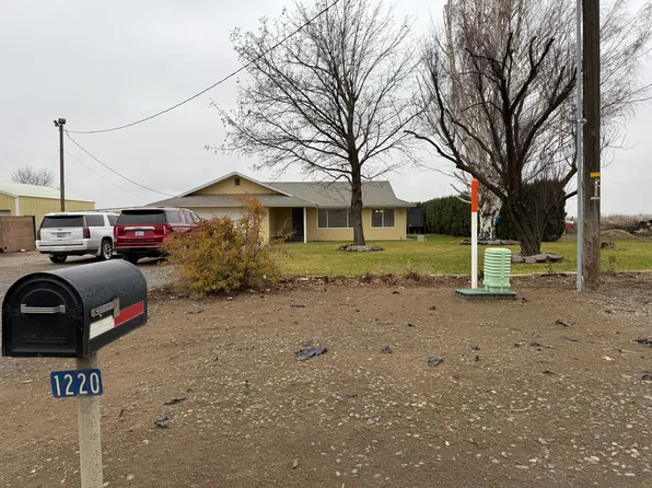 1220 Randel Rd, Sunnyside, WA 98944