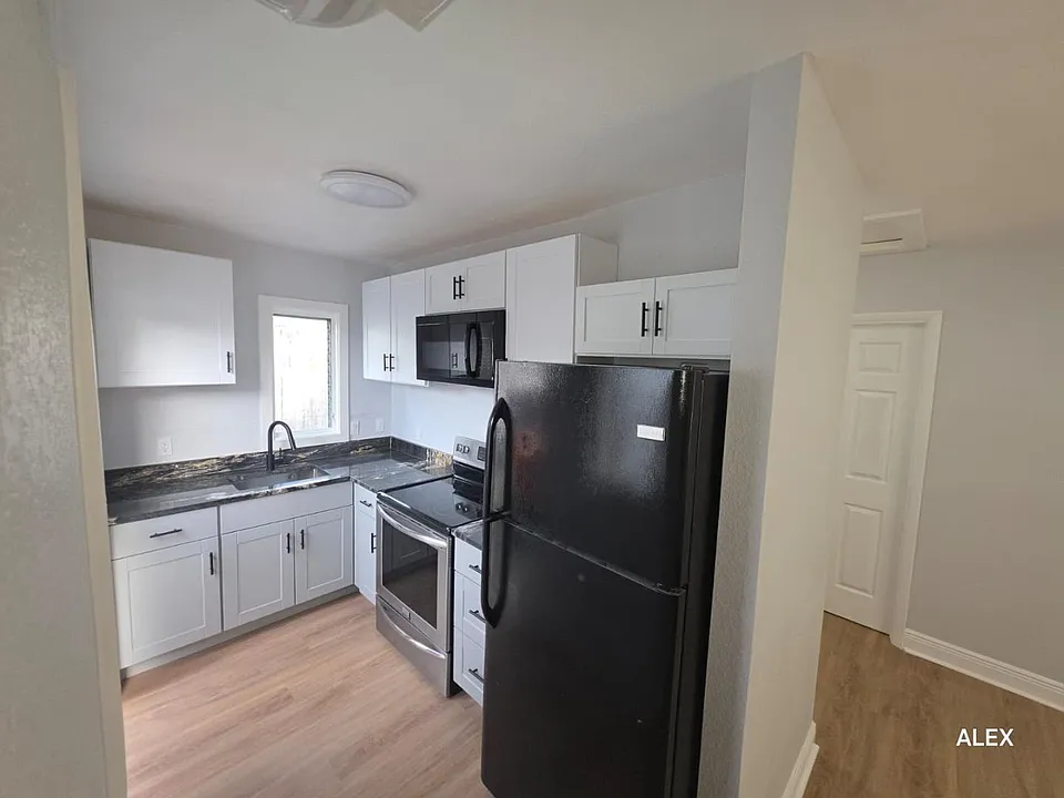 301 80th Ave NE #2