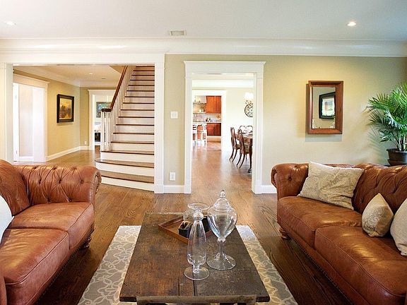 5th image of 742 Watch Hill Ln