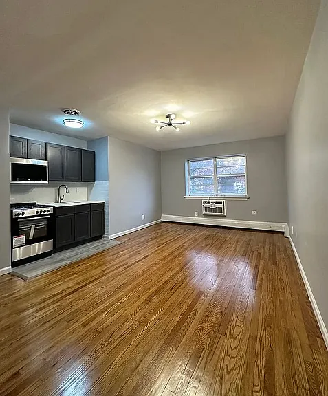 138 E 7th St #7 — Photo 17
