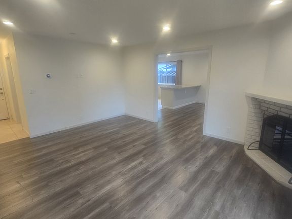 5th image of 1362 Foxworthy Ave