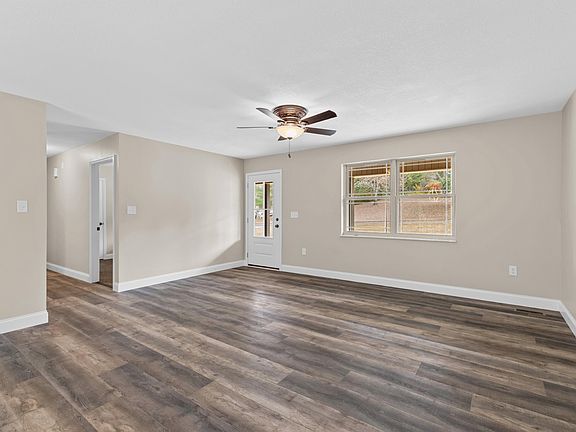 5th image of 1117 Clarence Ln