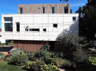 8 5th Ave, Branford, CT 06405