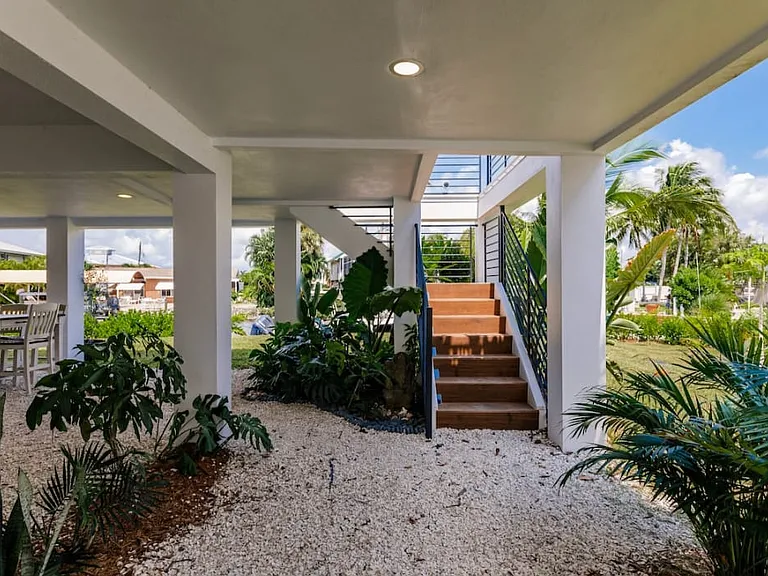 Buccaneer Dr — Photo 23