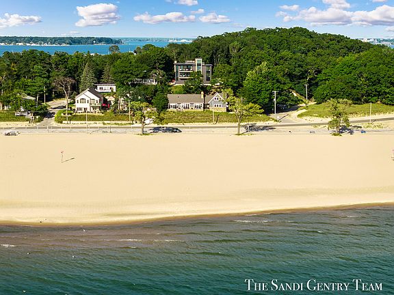 2nd image of 1796 Beach St