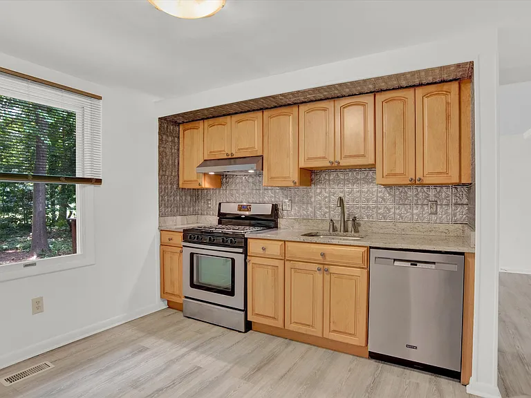 634 Bay Green Dr — Photo 11