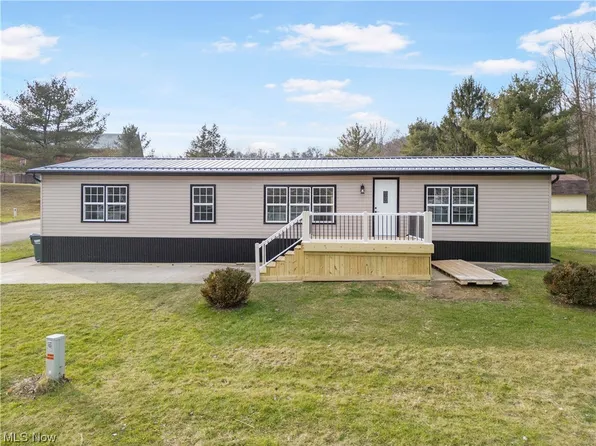 2701 Barn Dr SW, Canton, OH 44706