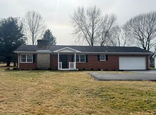 1050 Lake View Dr, Zanesville, OH 43701