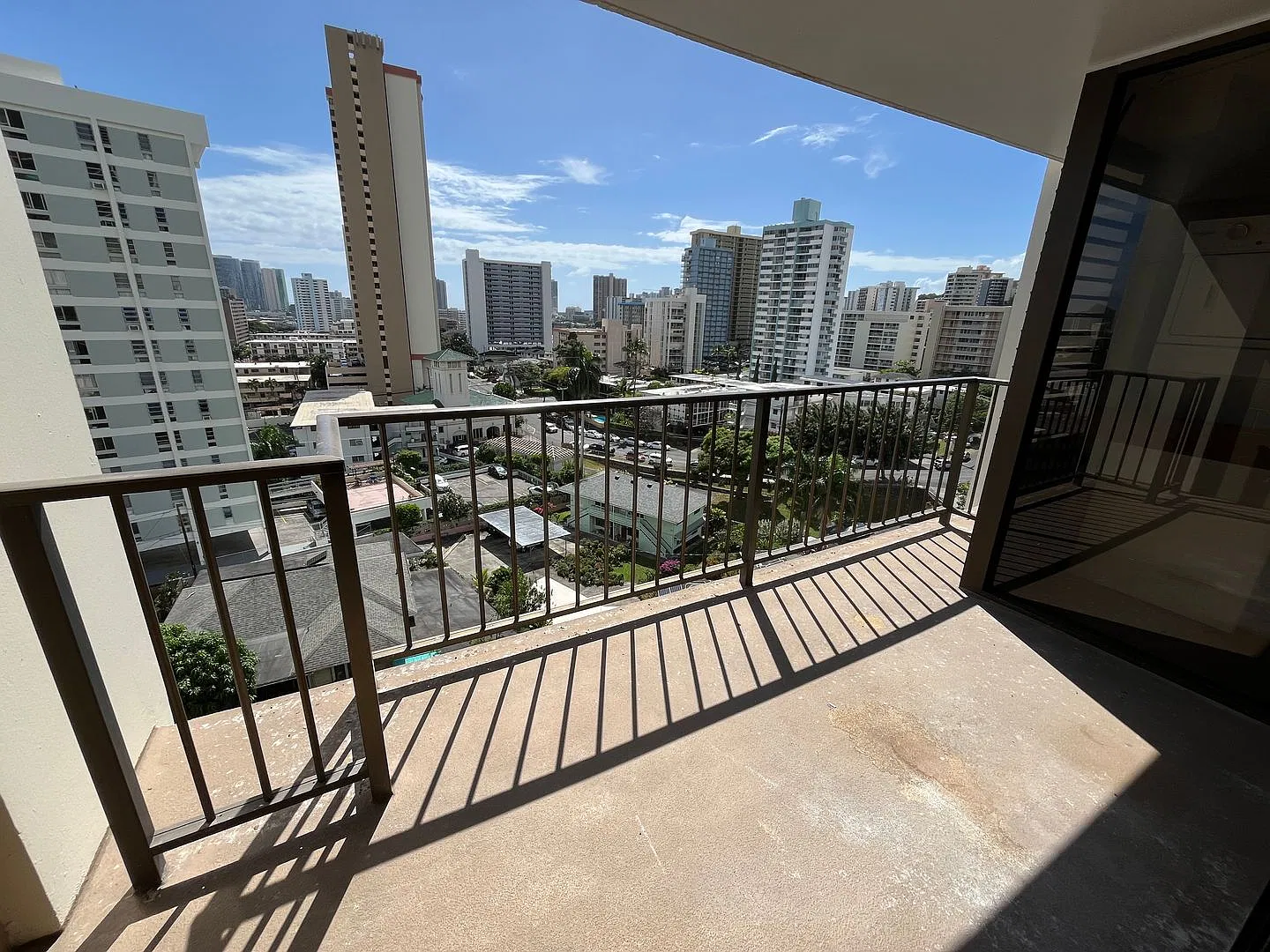 Camelot (Honolulu / Makiki) - 1 bed, 1 bath, 1 parking with many amenities — Photo 3