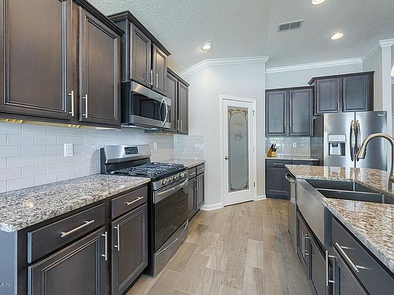 5th image of 659 Shetland Dr
