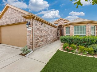 8716 Cowboy Trl, Aubrey, TX 76227