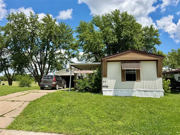 500 Hyvee Rd #27, Chariton, IA 50049