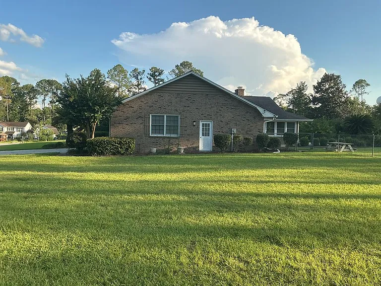 2243 Oakgrove Cir — Photo 3