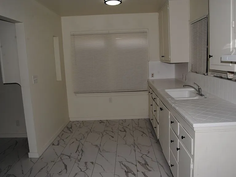 408 Oildale Dr — Photo 9