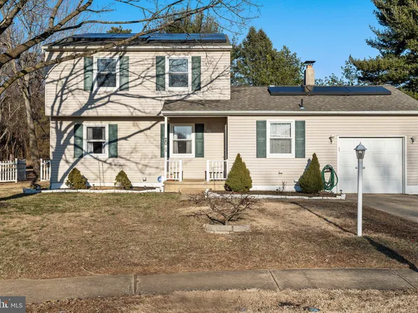 20 Spring Hollow Dr, Sicklerville, NJ 08081