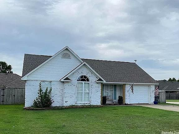 1st image of 423 Village Dr
