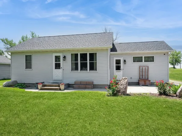 3374 Schmickle Rd, Marion, IA 52302