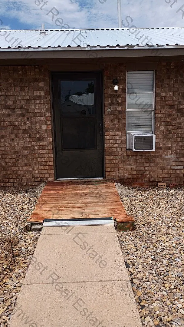 700 W. 11th St. — Photo 1