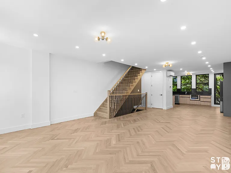 155 Monroe St #2A — Photo 12
