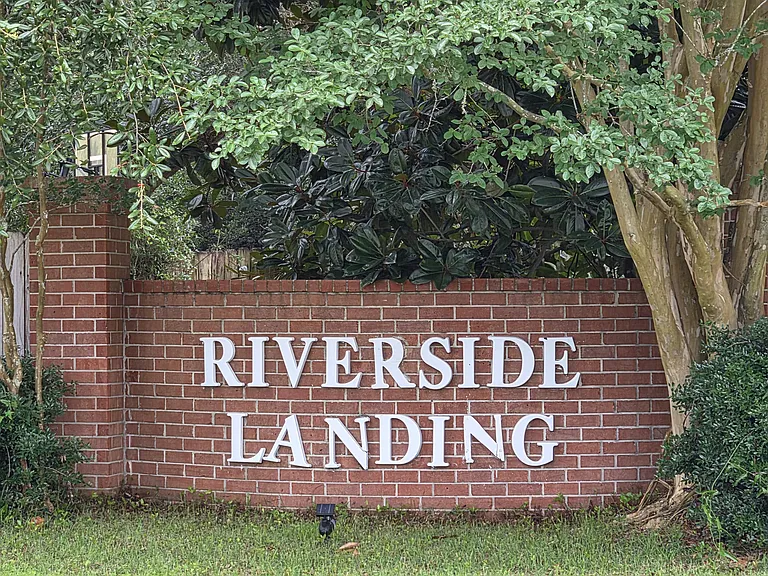 2789 Riverside Landing Dr — Photo 2